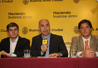 El jefe de Gabinete y el Secretario General porteños, Horacio Rodríguez Larreta y Marcos Peña, durante la conferencia de prensa que ofrecieron en el microcine del Palacio de Gobierno. Foto: Silvina Arrastía-gv/GCBA.