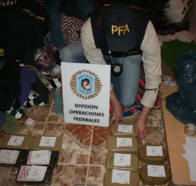 La Policía Federal en pleno allanamiento