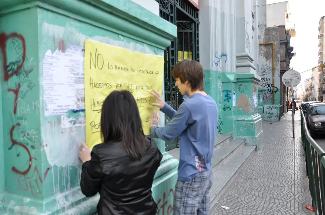La puerta del colegio Normal 3 de San Telmo en Bolivar 1235. Foto AM (Guadalupe Cecconi)