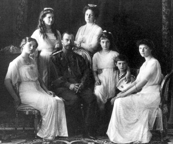 El Zar, Nicolás II junto a su familia