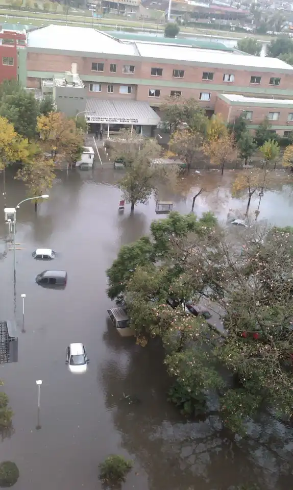 Barrio Samoré (Escalada y Dellepianne bajo las aguas)