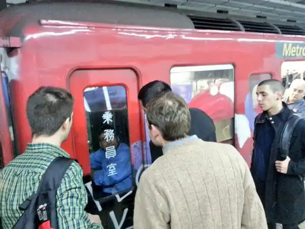 Los pasajeros insultan a los trabajadores del subte (Crédito: @JuanPabloCandia)