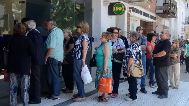 Jubilados fila cobro opt