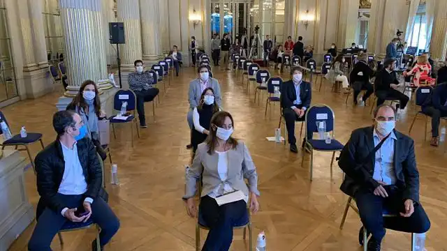 Legisladores sesion especial Salon Dorado opt