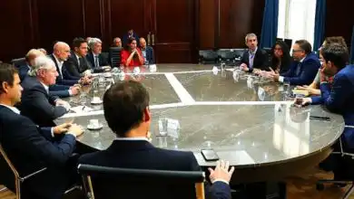 Matias Kulfas y empresarios de supermercados