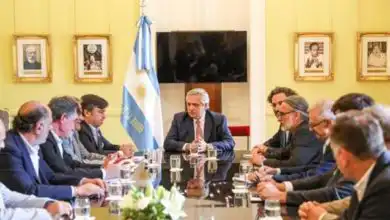 alberto con mesa de enlace opt