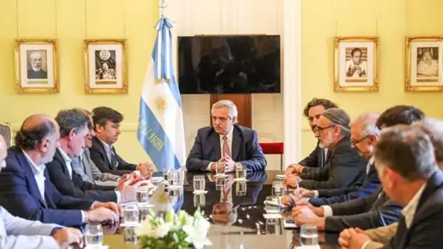 alberto con mesa de enlace opt