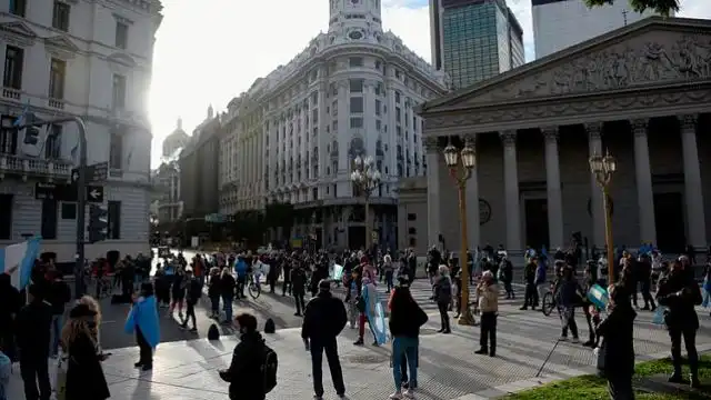 chetos en plaza de mayo opt